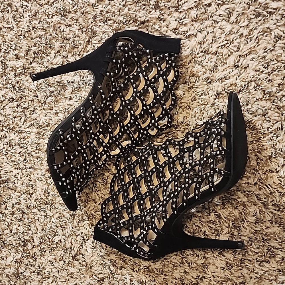 Black Heels - Picture 2 of 2